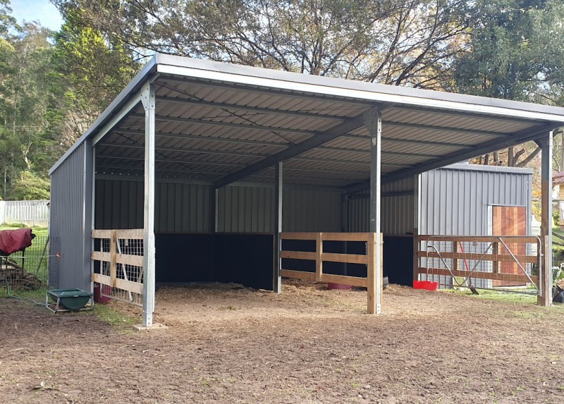 farm horse sheds